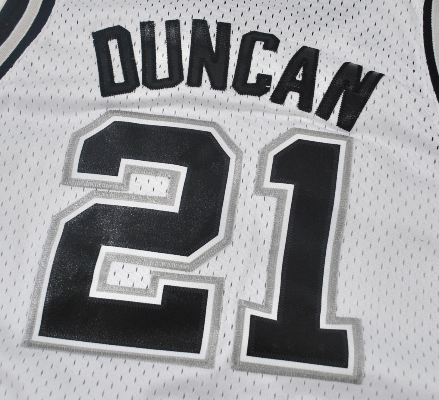 San Antonio Spurs Tim Duncan Jersey Size Youth Large – Yesterday's Attic